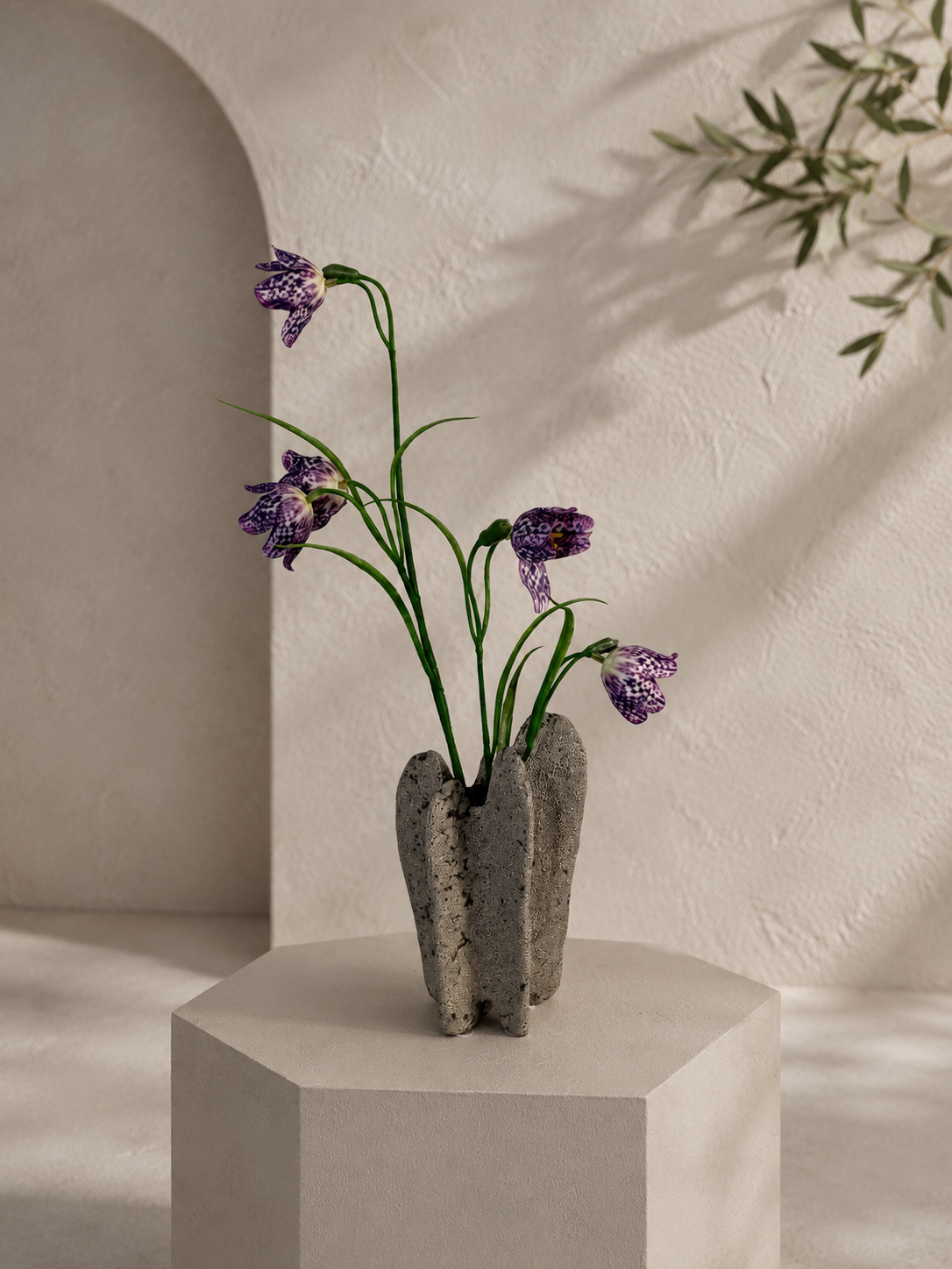 PO004 floral object in a ceramic vessel