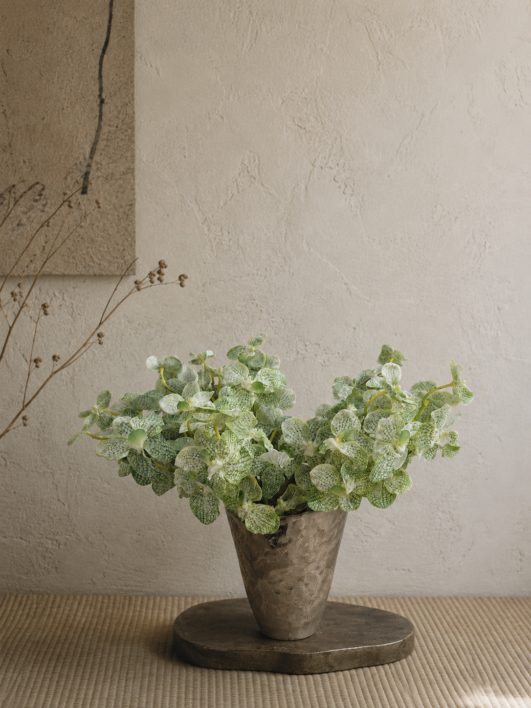 PO012 floral subscription vessel with minimalist green botanicals